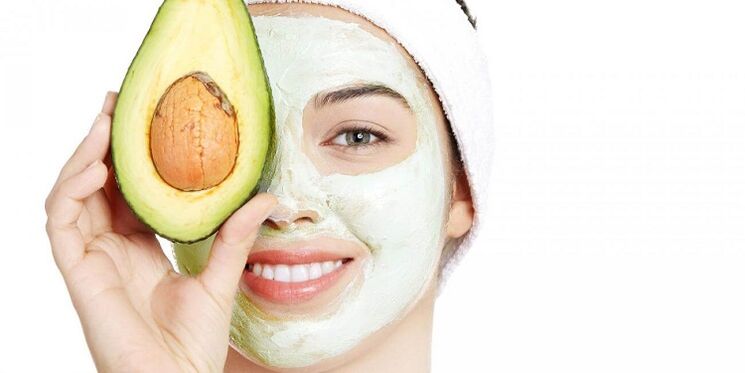 mască cu avocado pentru întinerirea pielii